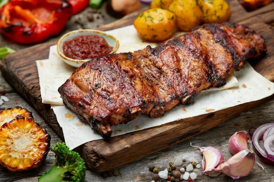 Ребра с молодым картофелем