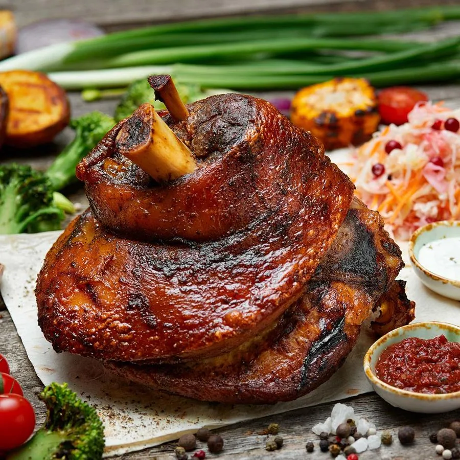 Рулька свиная с капустой