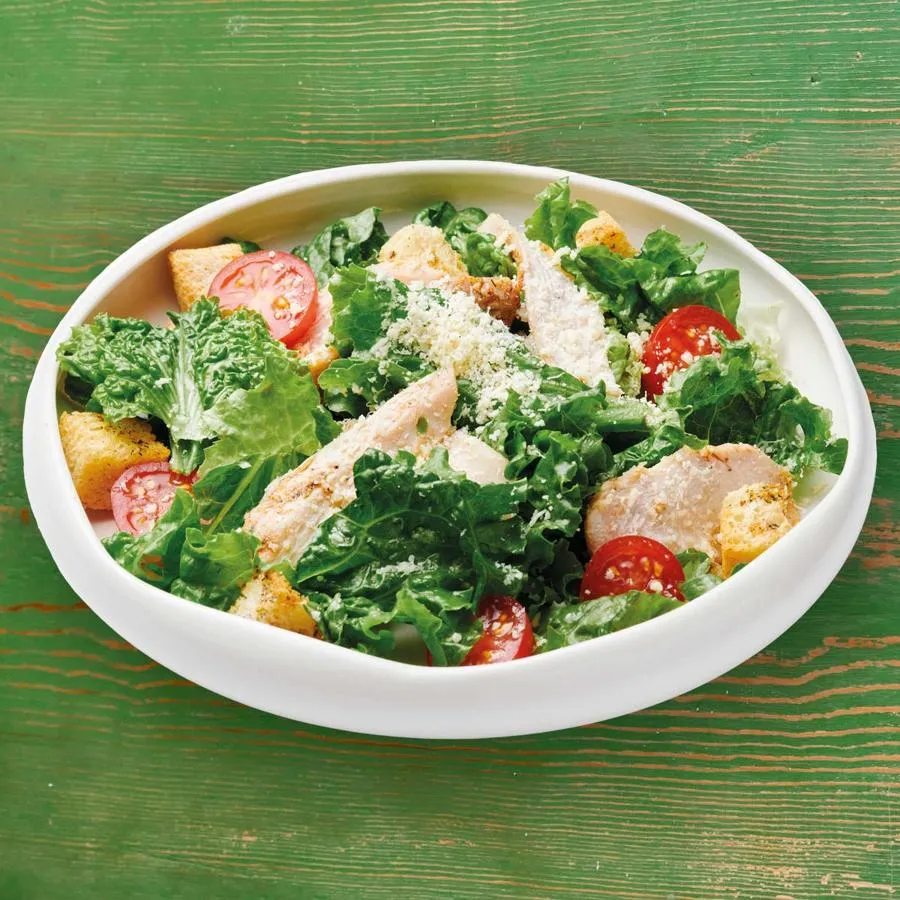 Салат Цезарь с курицей