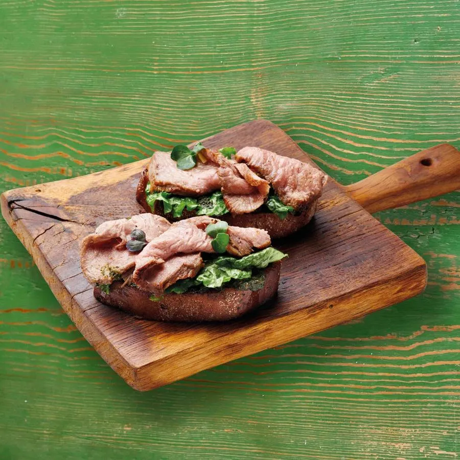 Брускетта с ростбифом