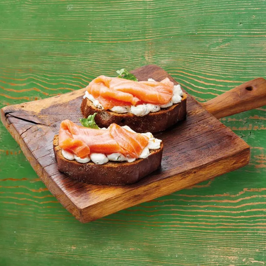 Брускетта с семгой