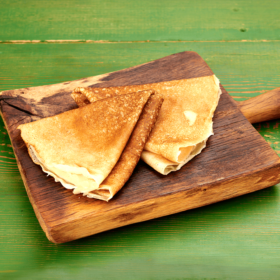 Блины домашние с клубничным топпингом