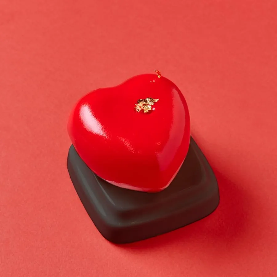 Муссовое пирожное "Сердце" с ежевикой