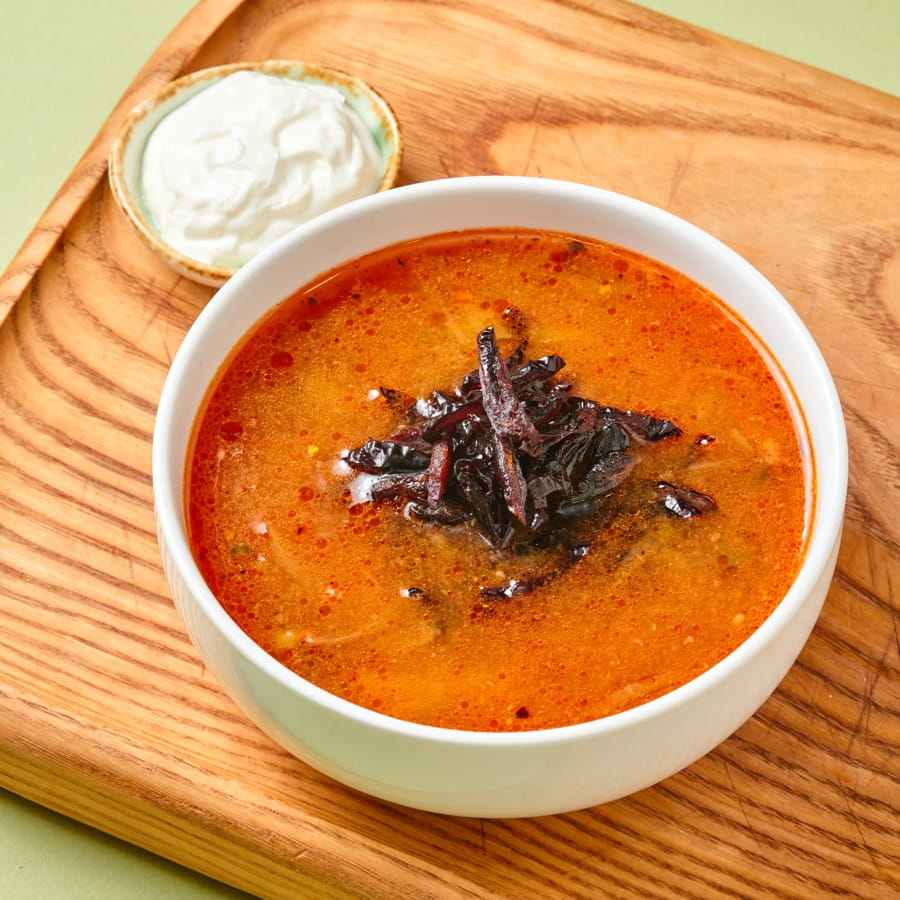 Солянка с черносливом и постной сметаной